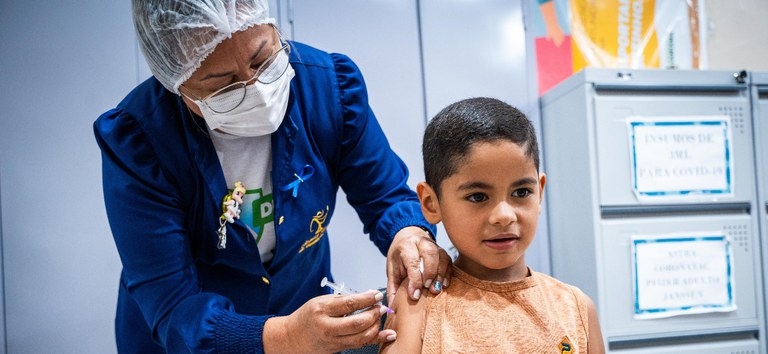 Bahia avança na vacinação de crianças e adolescentes com quase 50 mil doses aplicadas nas escolas